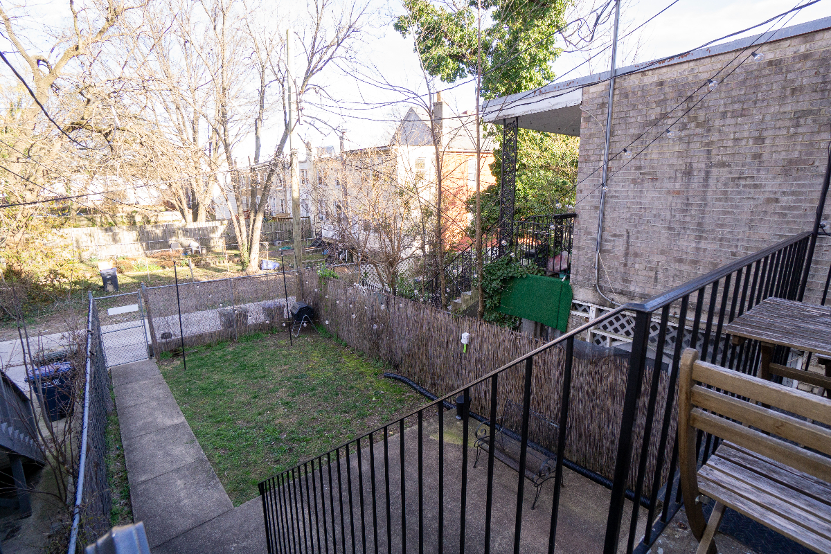 Quiet Spacious Home in NW DC - Photo 11