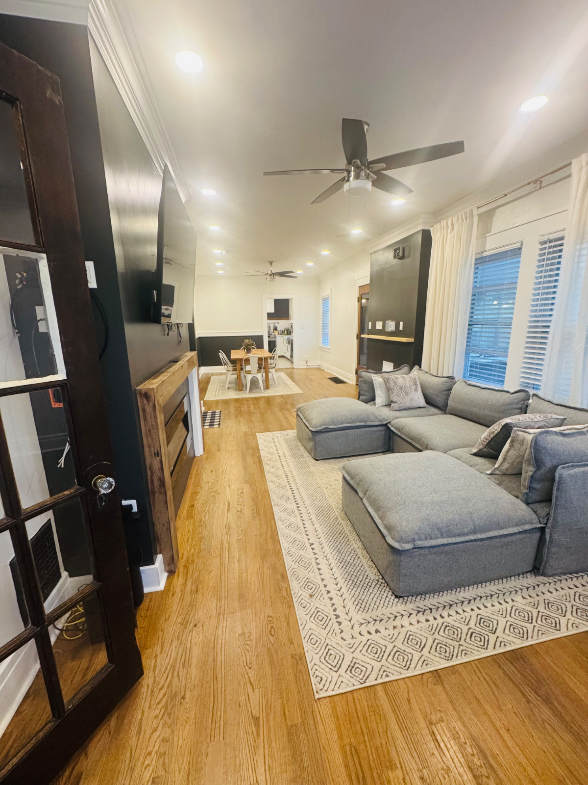 1 Elegant Room for Rent with  Modern Finishes, King-Size Comfort - Photo 3