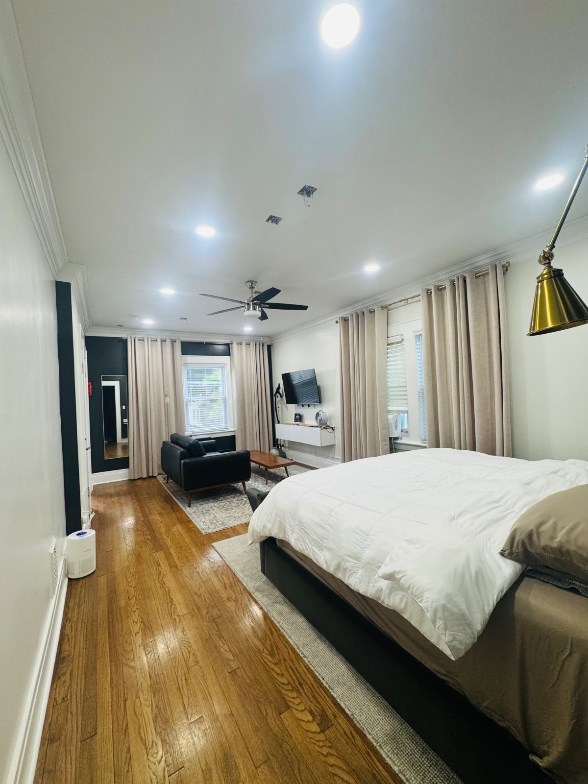 1 Elegant Room for Rent with  Modern Finishes, King-Size Comfort - Photo 4