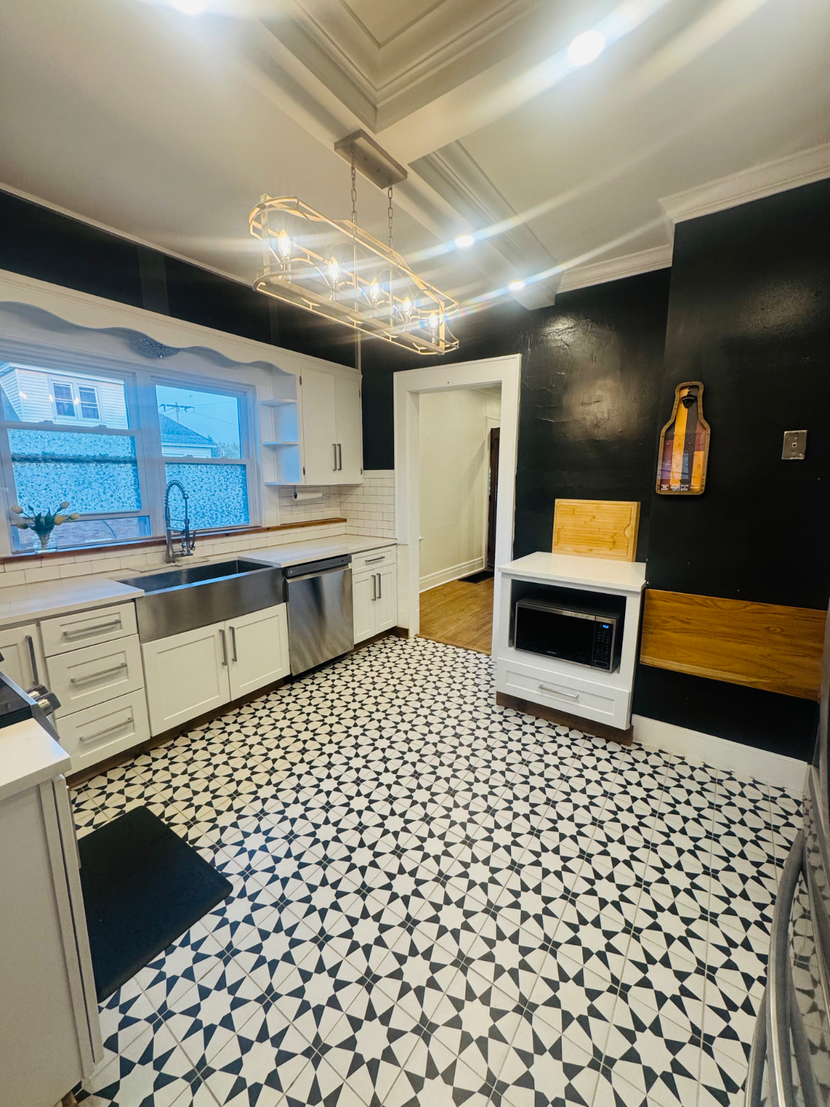 1 Elegant Room for Rent with  Modern Finishes, King-Size Comfort - Photo 12