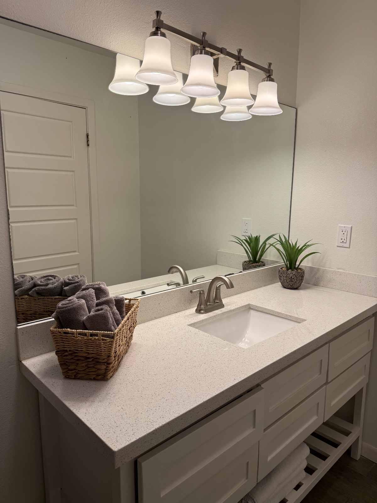 Min to SpaceX, LNG & Port | 3BR Townhome w/ Community Pool & 4-Car Parking - Photo 12