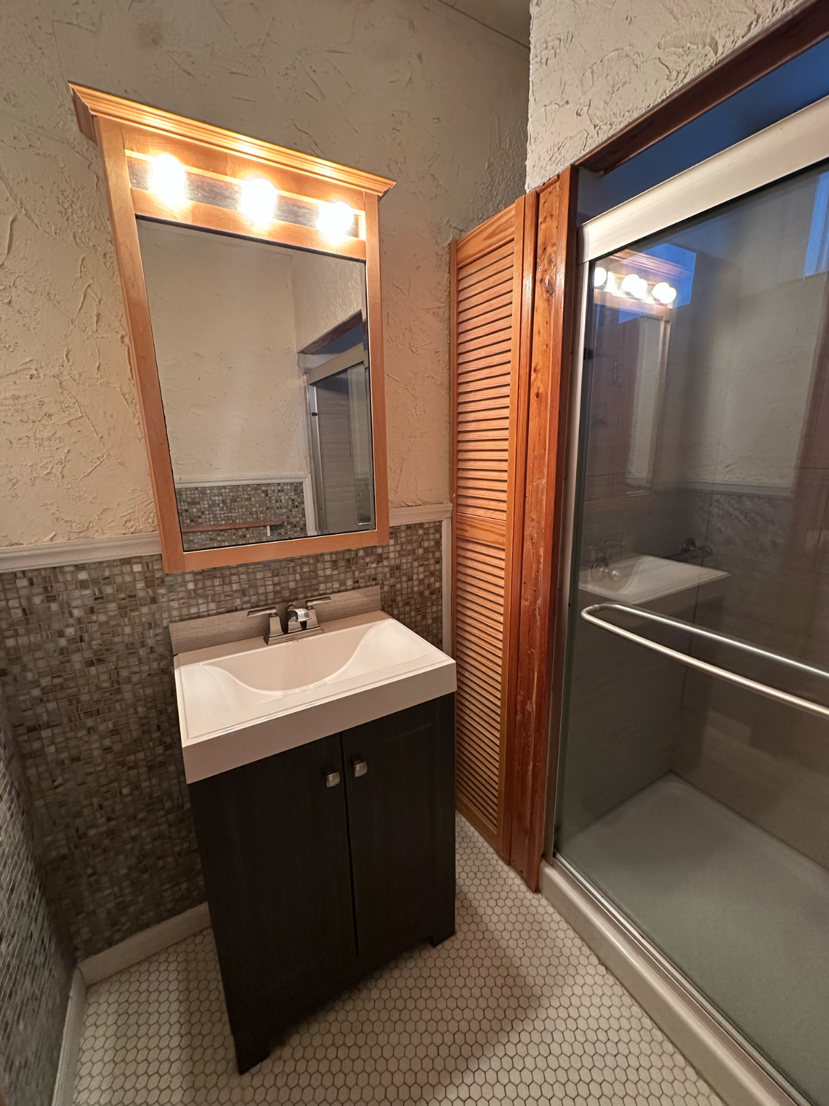 Nice Furnished Room for rent next to Wynn hospital - Photo 4