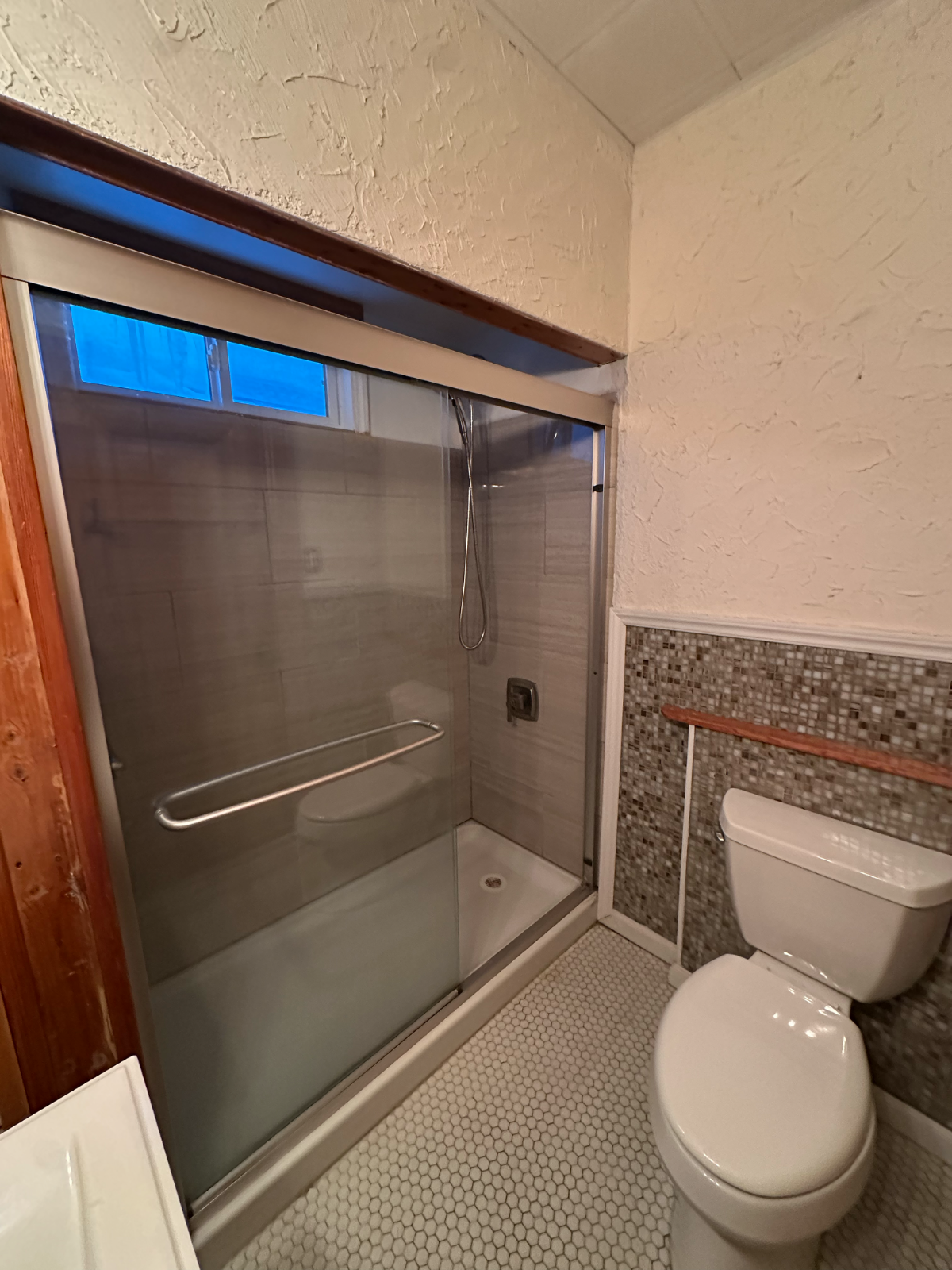 Nice Furnished Room for rent next to Wynn hospital - Photo 5