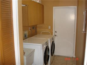 Furnished house on cul-de-sac, pet friendly - Photo 2