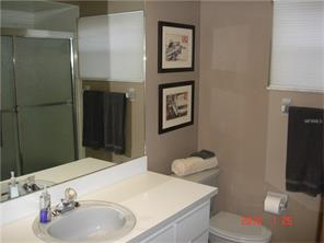 Furnished house on cul-de-sac, pet friendly - Photo 6