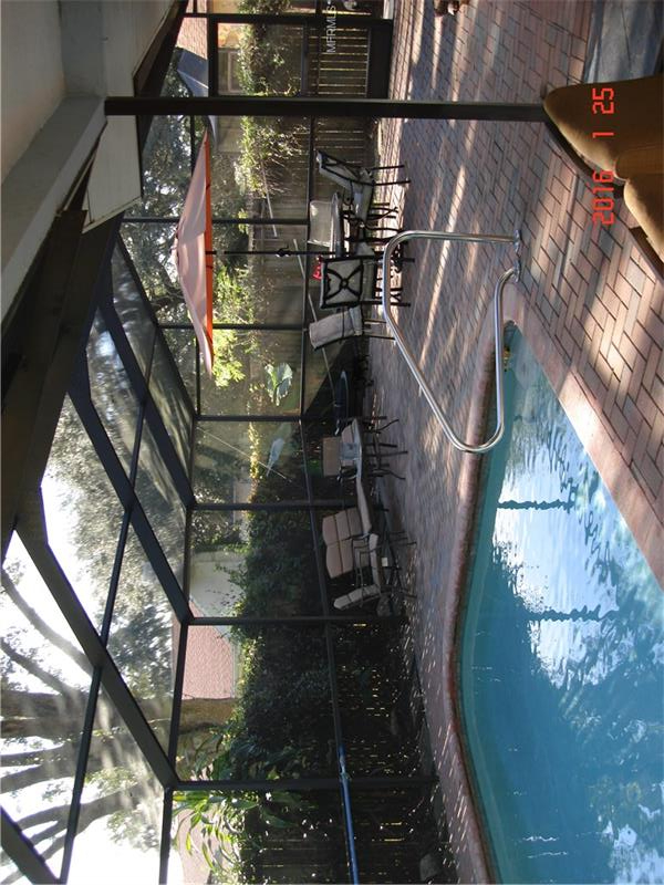 Furnished house on cul-de-sac, pet friendly - Photo 7
