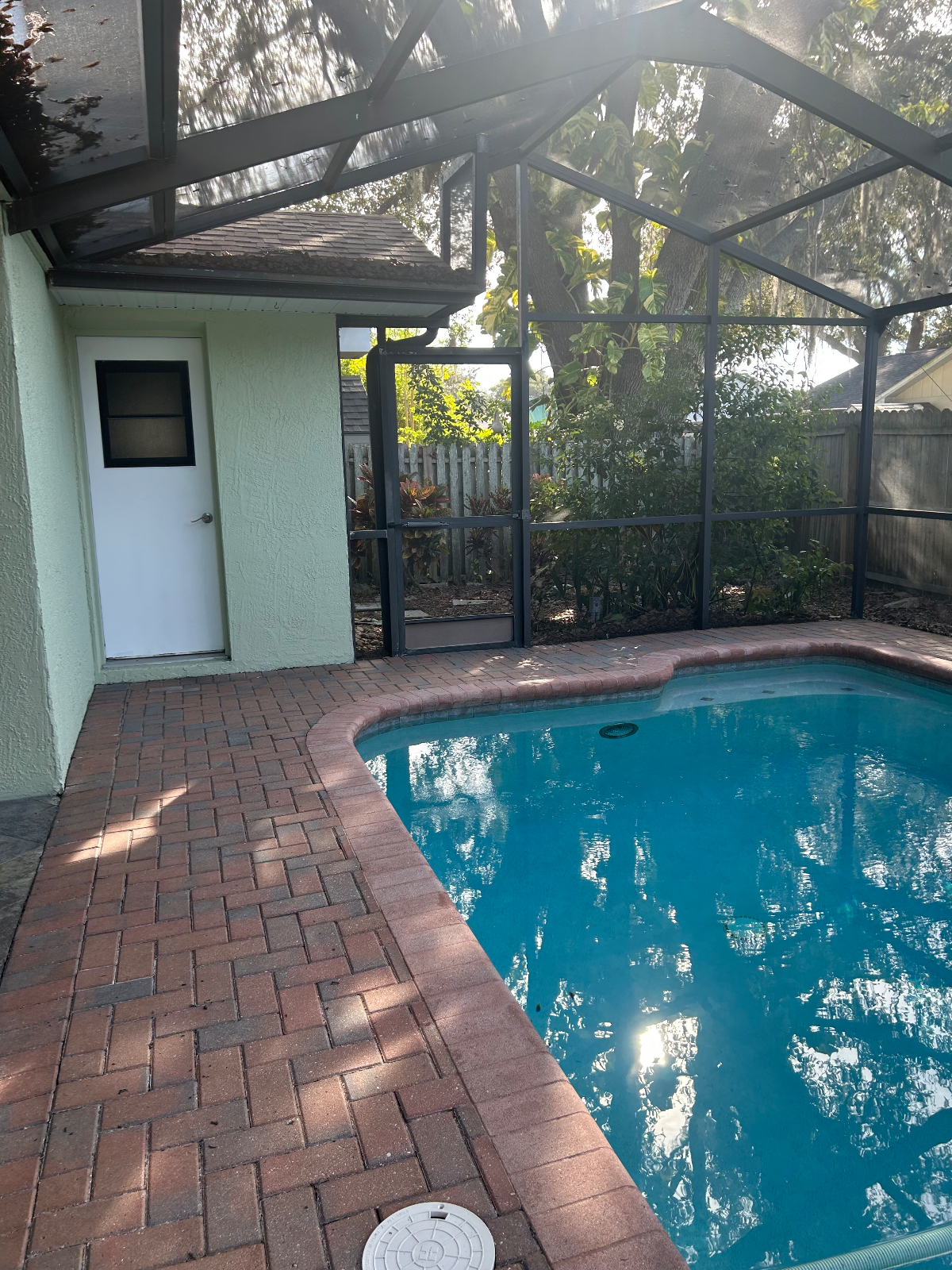 Furnished house on cul-de-sac, pet friendly - Photo 9