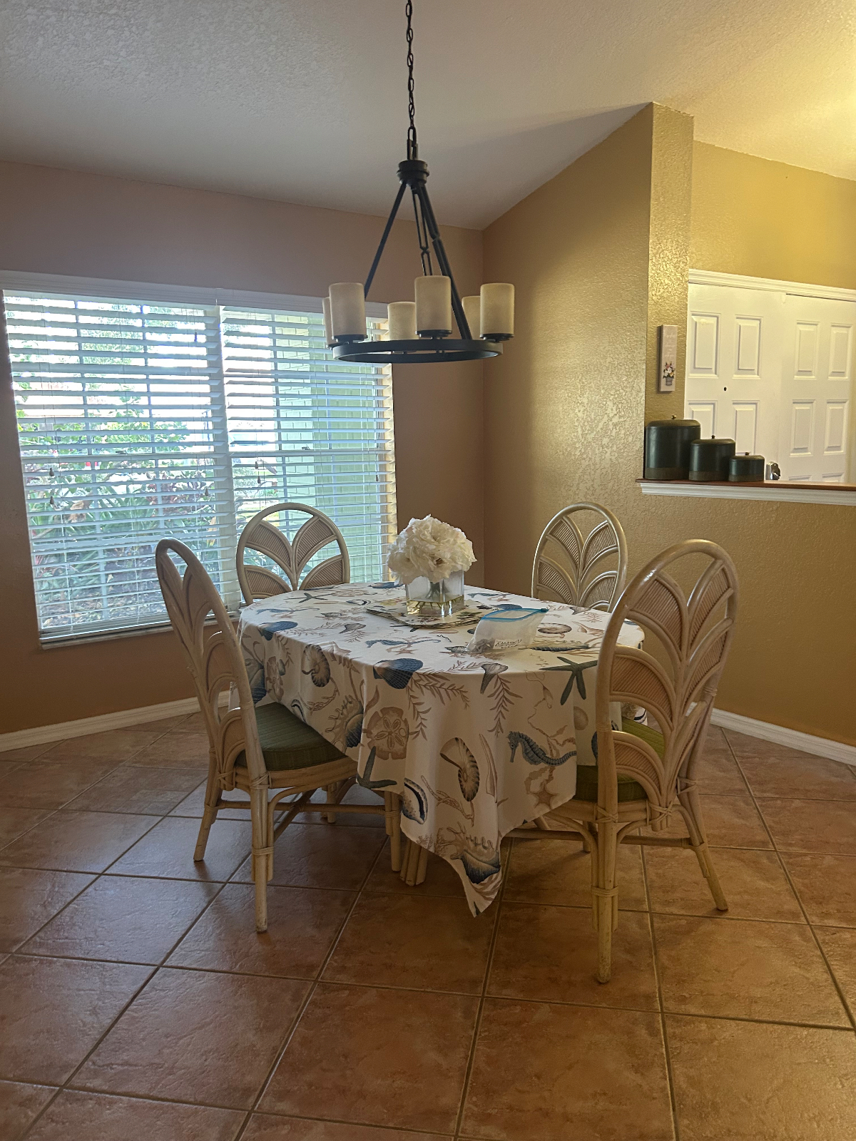 Furnished house on cul-de-sac, pet friendly - Photo 12