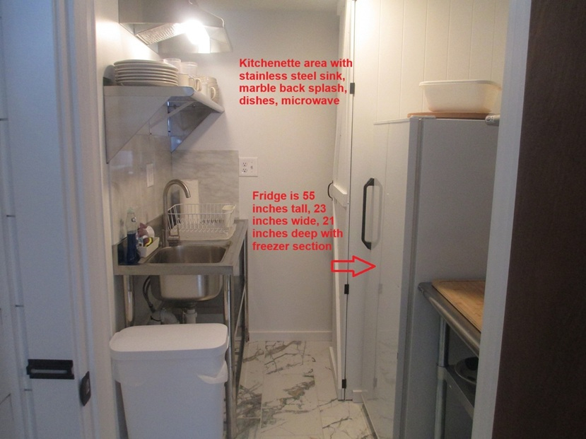 Private room with private full bath, private kitchenette, private entrance, private parking. - Photo 2