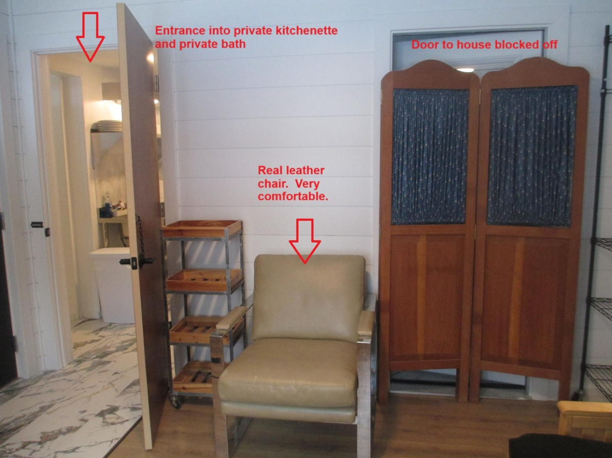 Private room with private full bath, private kitchenette, private entrance, private parking. - Photo 4