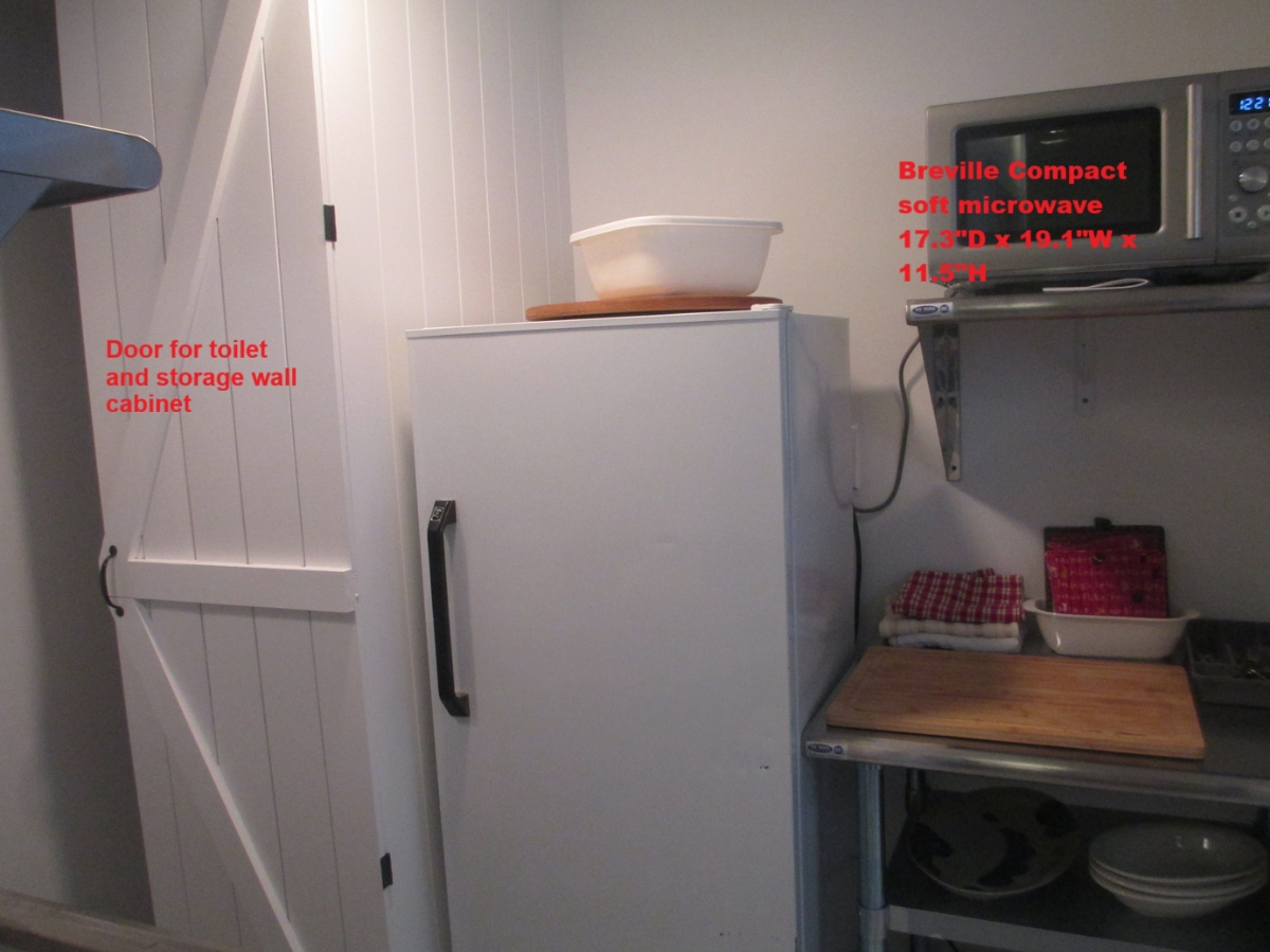 Private room with private full bath, private kitchenette, private entrance, private parking. - Photo 5