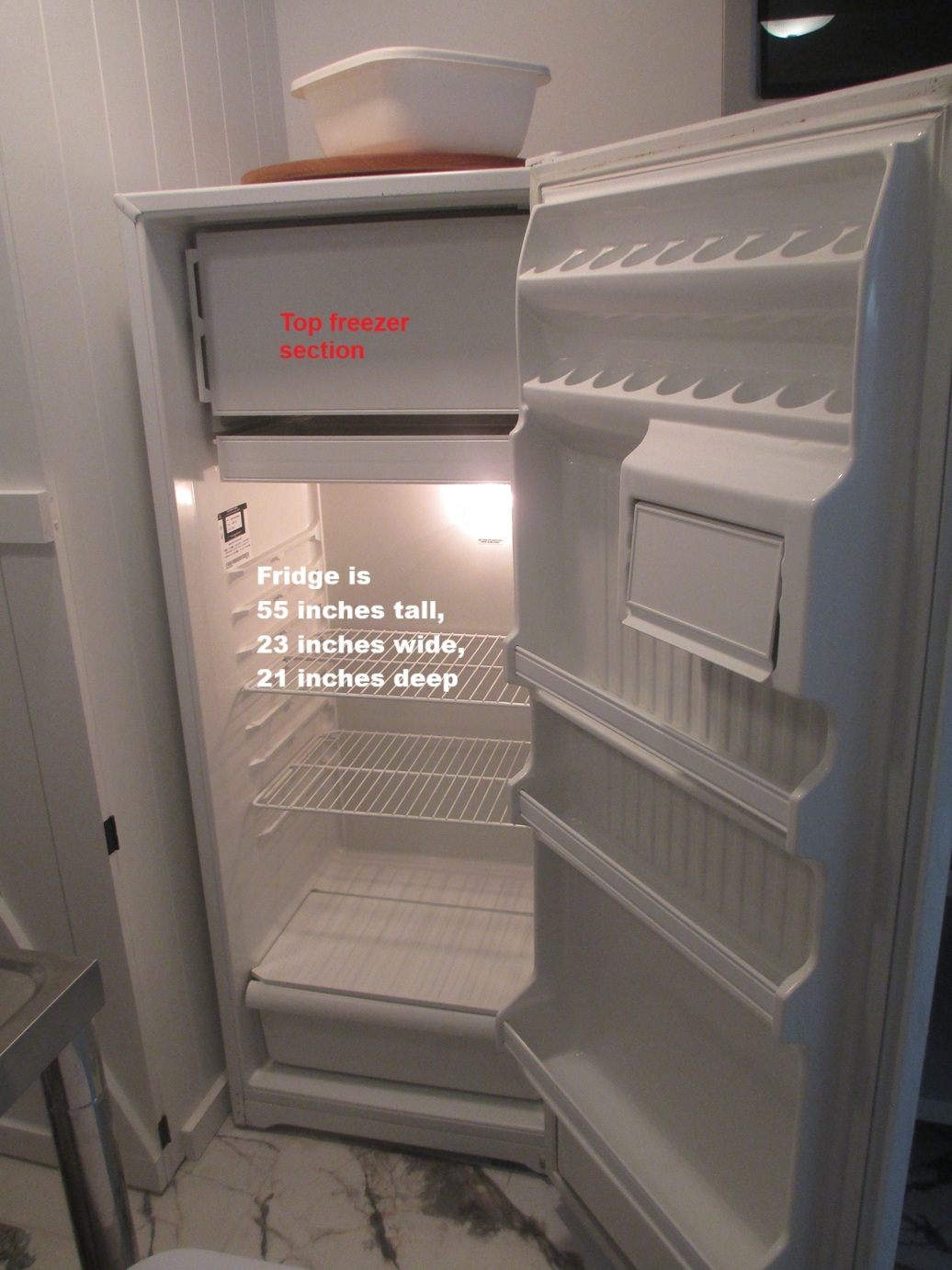 Private room with private full bath, private kitchenette, private entrance, private  parking. - Photo 7