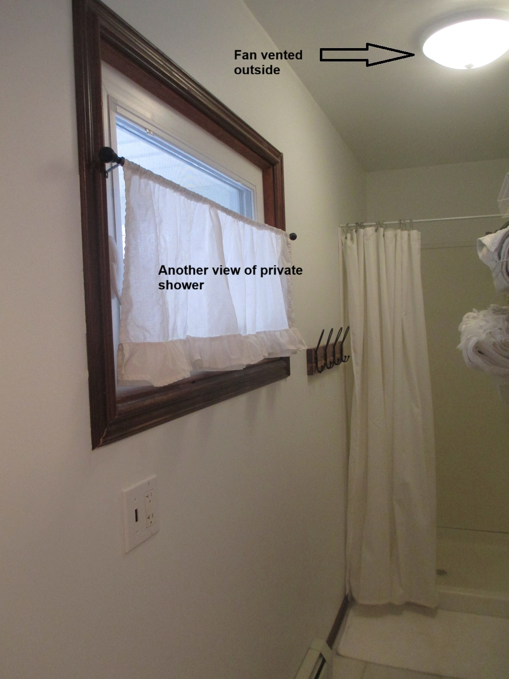Private room with private full bath, private kitchenette, private entrance, private  parking. - Photo 9