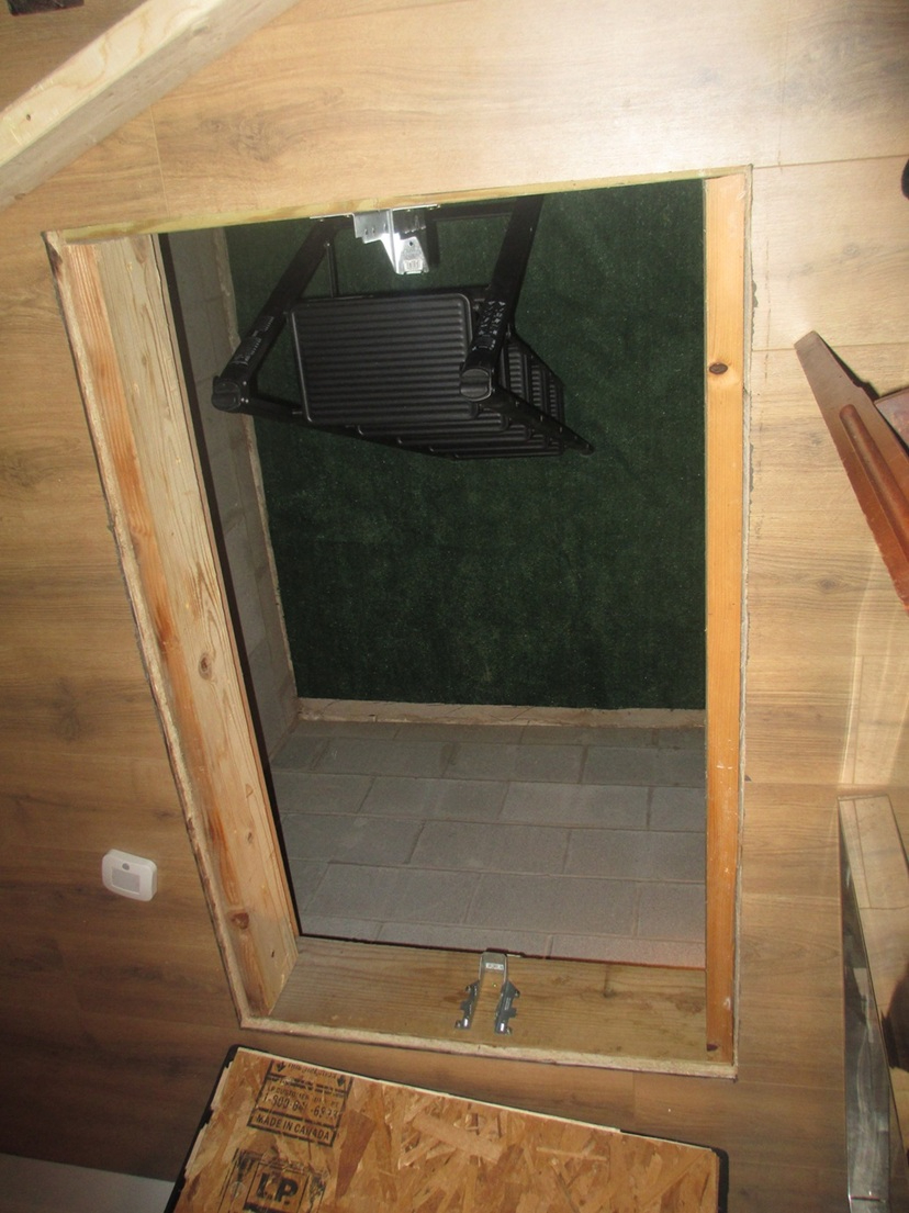 Private room with private full bath, private kitchenette, private entrance, private  parking. - Photo 12