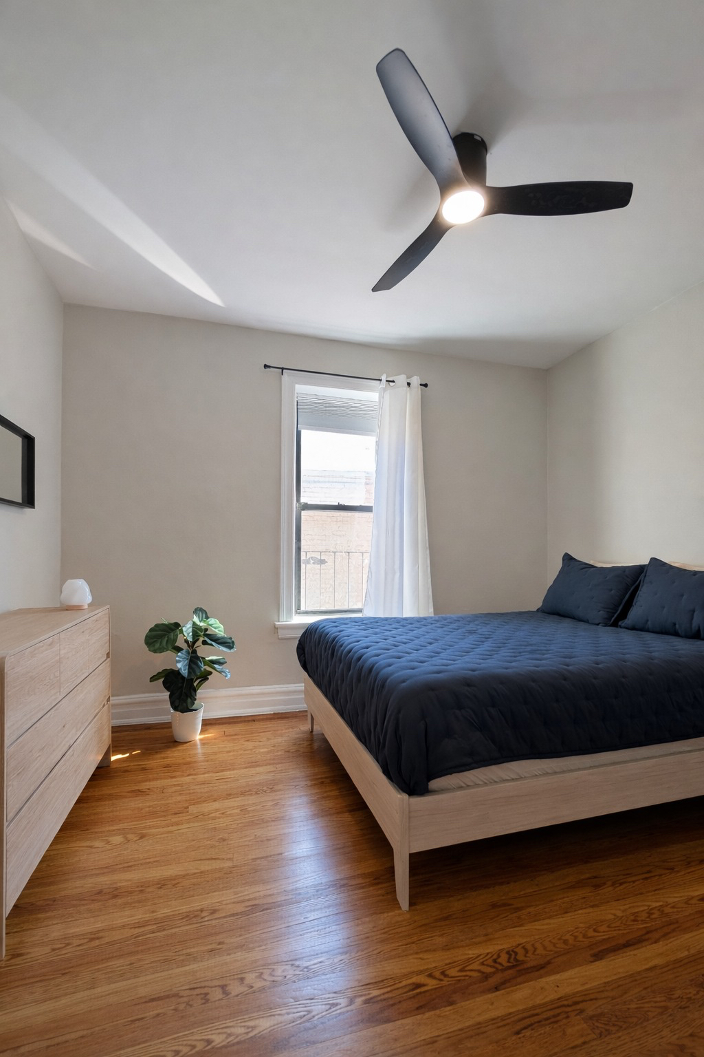 Fully furnished housing for medical students, residents, fellows, physicians, and healthcare profess - Photo 1