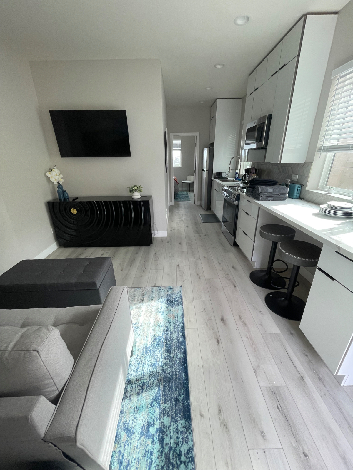 2787 MARKET STREET - BRAND NEW BUILD (MODERN/GORGEOUS) 2BR/1BA, PARKING, W/D IN UNIT - Photo 6