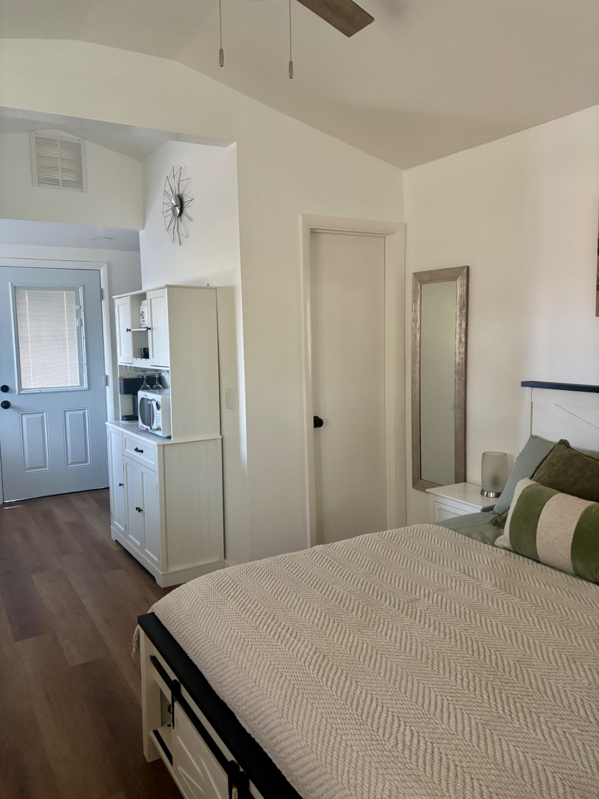 Tiny cottage retreat with Private Garden - Photo 1