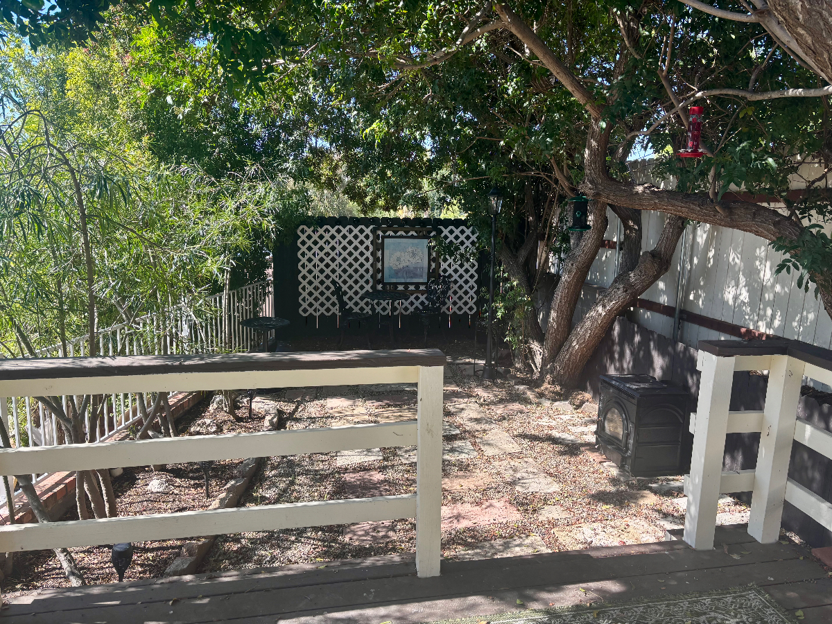 Tiny cottage retreat with Private Garden - Photo 3
