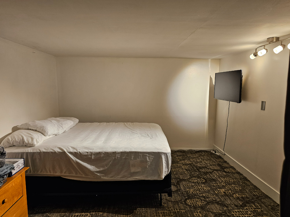 2 bedroom  cozy, safe,  private apartment - Photo 9