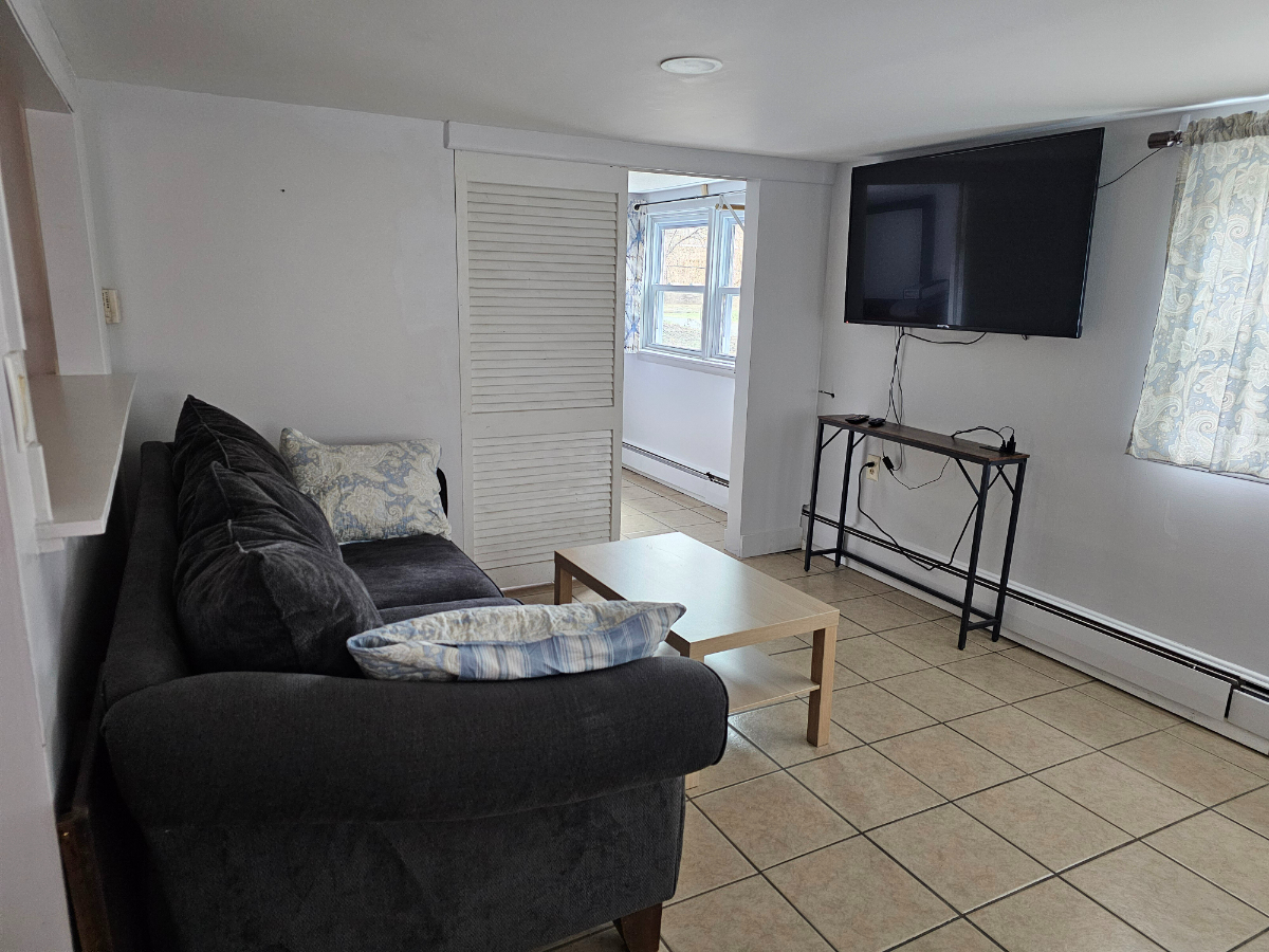 2 bedroom cozy, safe, private apartment - Photo 5