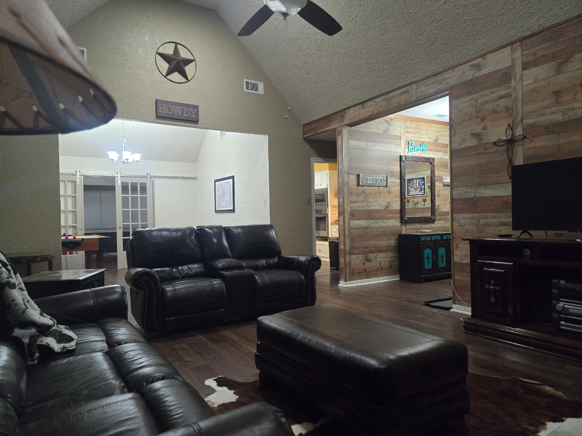 Aggie Corral - Photo 3