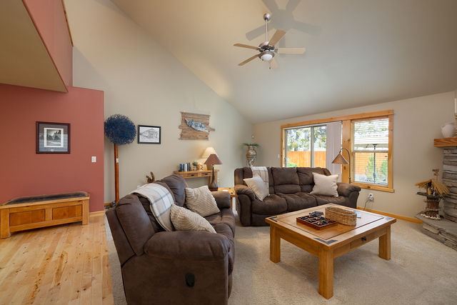 Bright & Welcoming Centrally Located 3BR Home Close to Major Hospitals - Photo 3