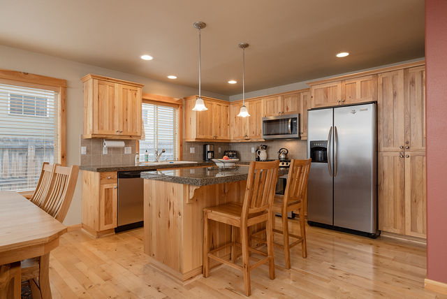 Bright & Welcoming Centrally Located 3BR Home Close to Major Hospitals - Photo 6
