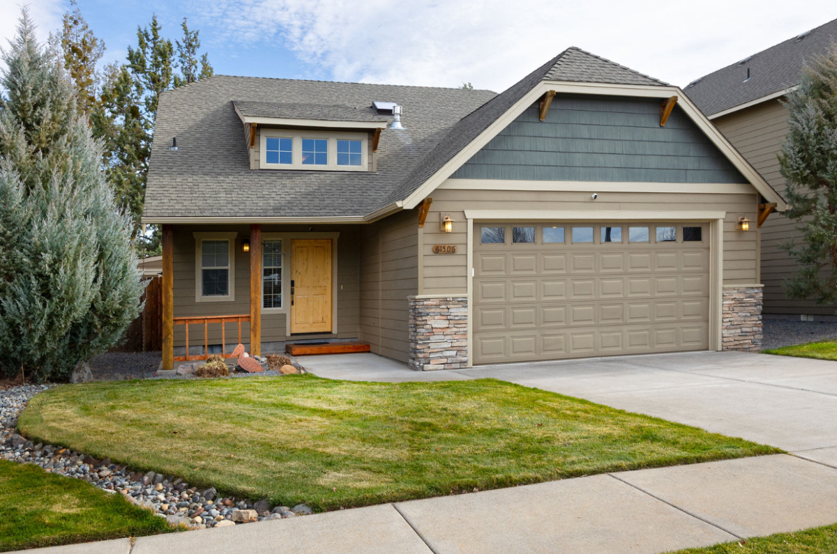 Bright & Welcoming Centrally Located 3BR Home Close to Major Hospitals - Photo 1