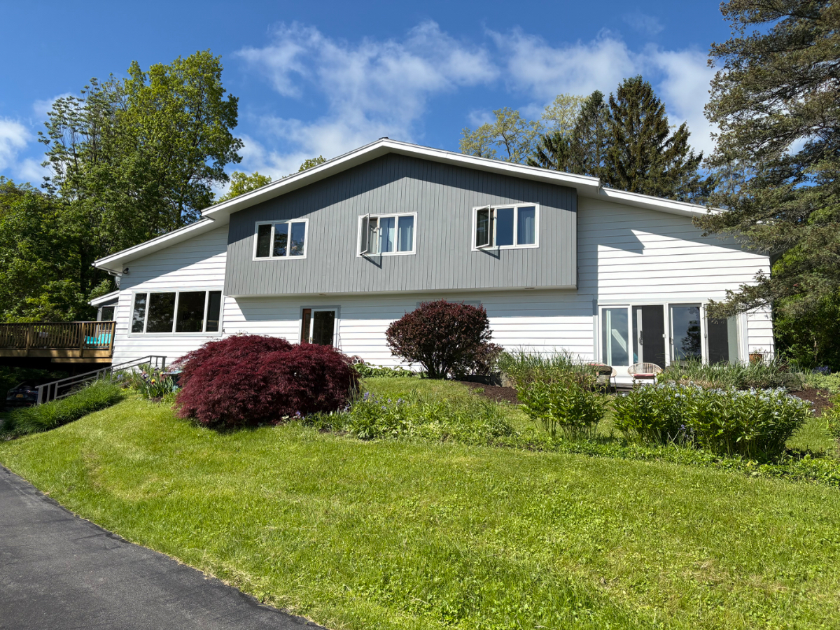 Beautiful, bright studio with lake views - Photo 5