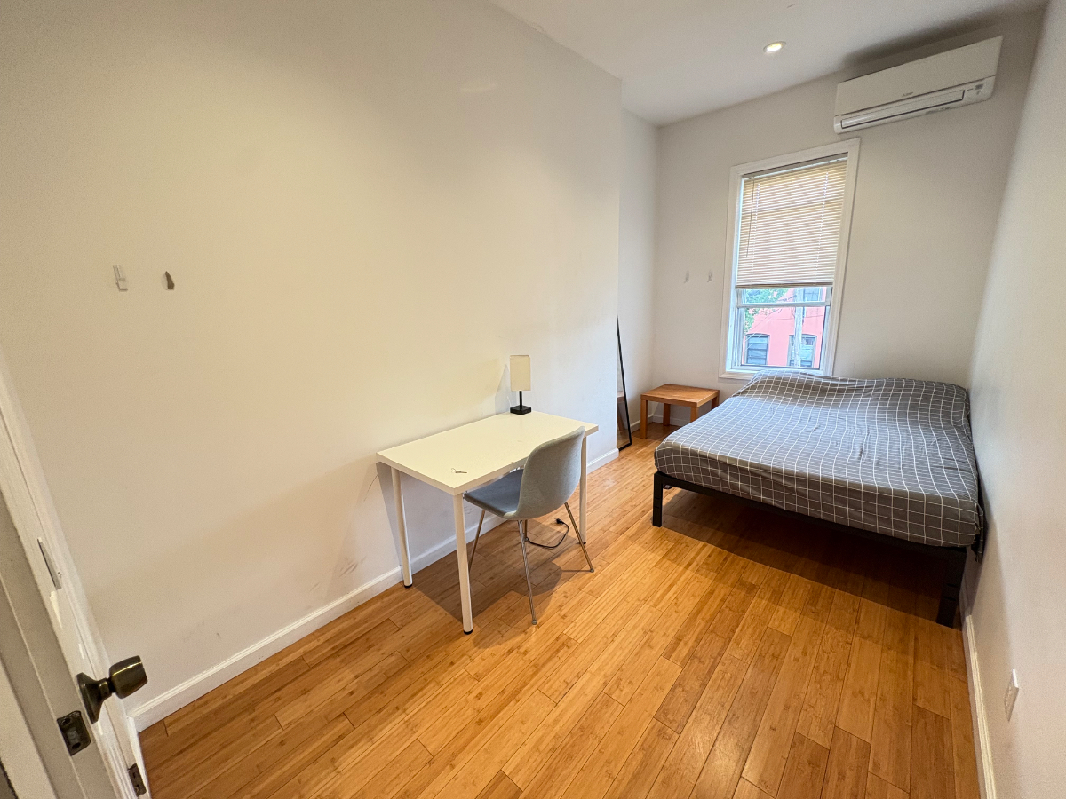 Modern Spacious Brooklyn Brownstone with lots of Natural Sunlight - Photo 3