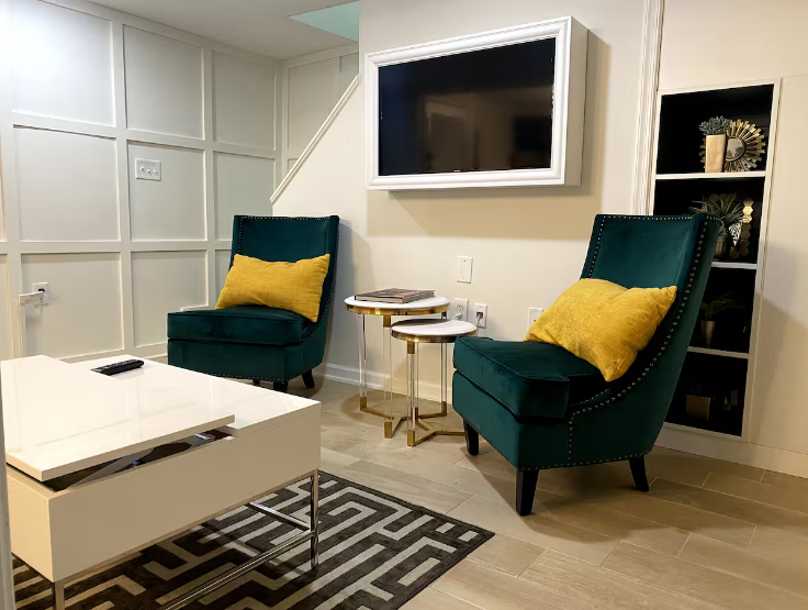 Private stylish basement apartment - Photo 7
