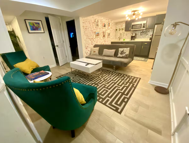 Private stylish basement apartment - Photo 8