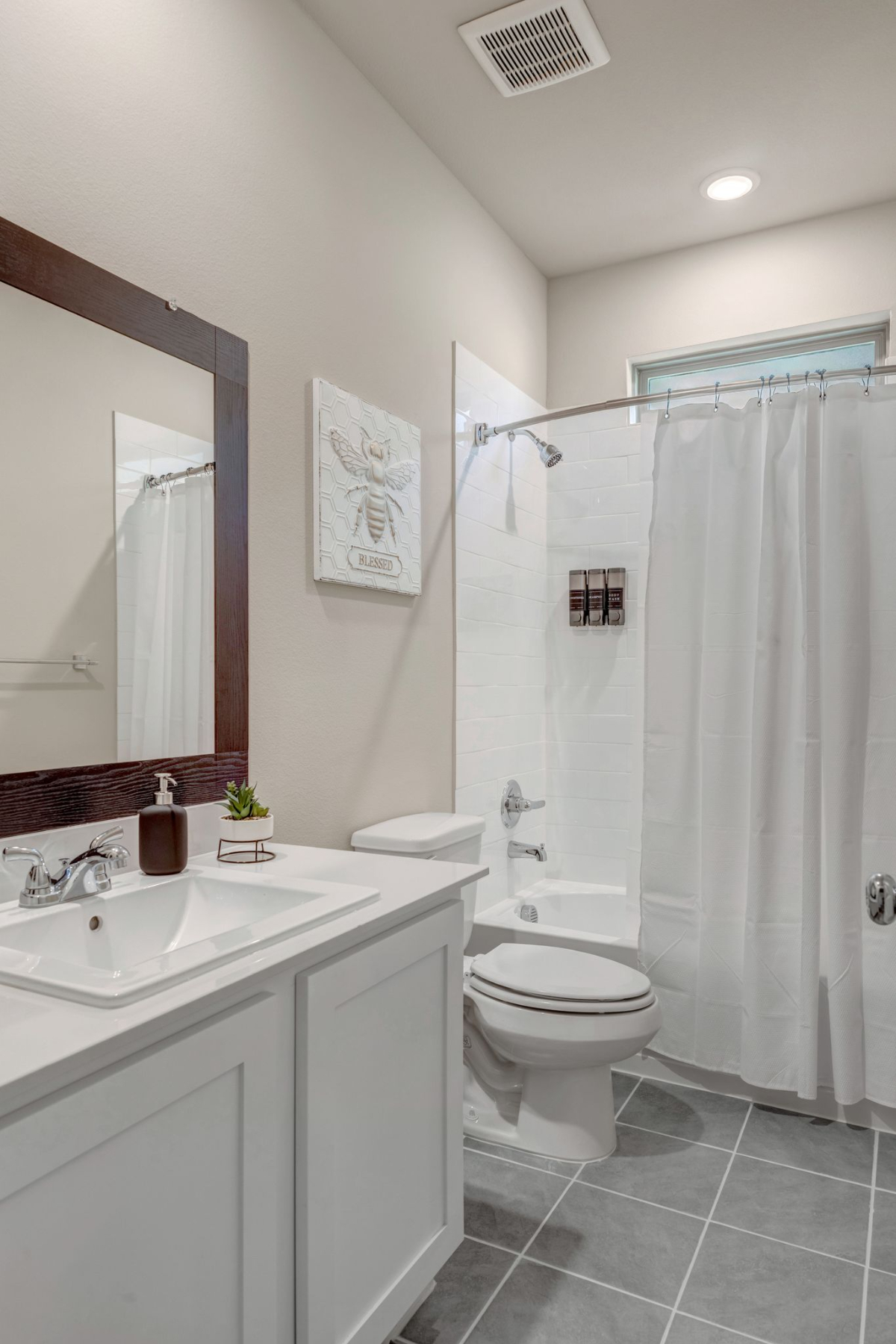 4 Bedroom 4 Bath -Main Floor Master/ Office /Pets Welcome- Insurance Rental - Photo 9