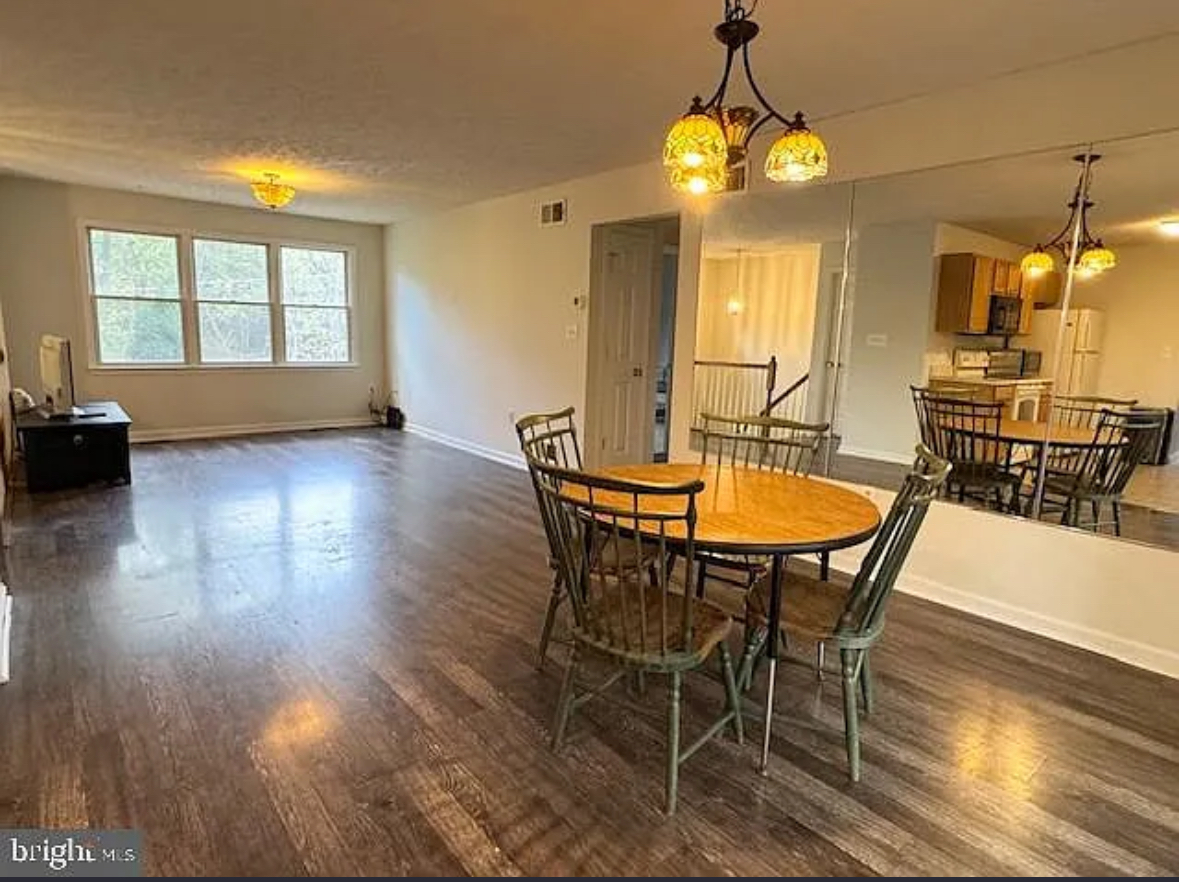 Upper Level Apartment, Split level home - Photo 5
