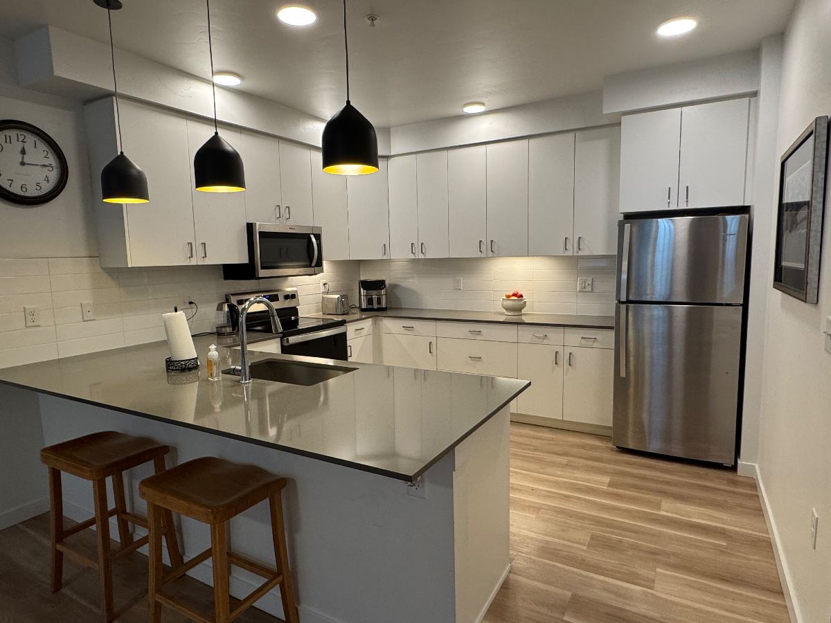 Private Ensuite Room in Modern Luxury Apartment - 2 Miles from Hospital - All Utilities Included - Pet-Friendly - Photo 6