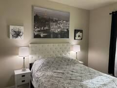 Beautiful Parisian-Themed Room Awaits You - Photo 3