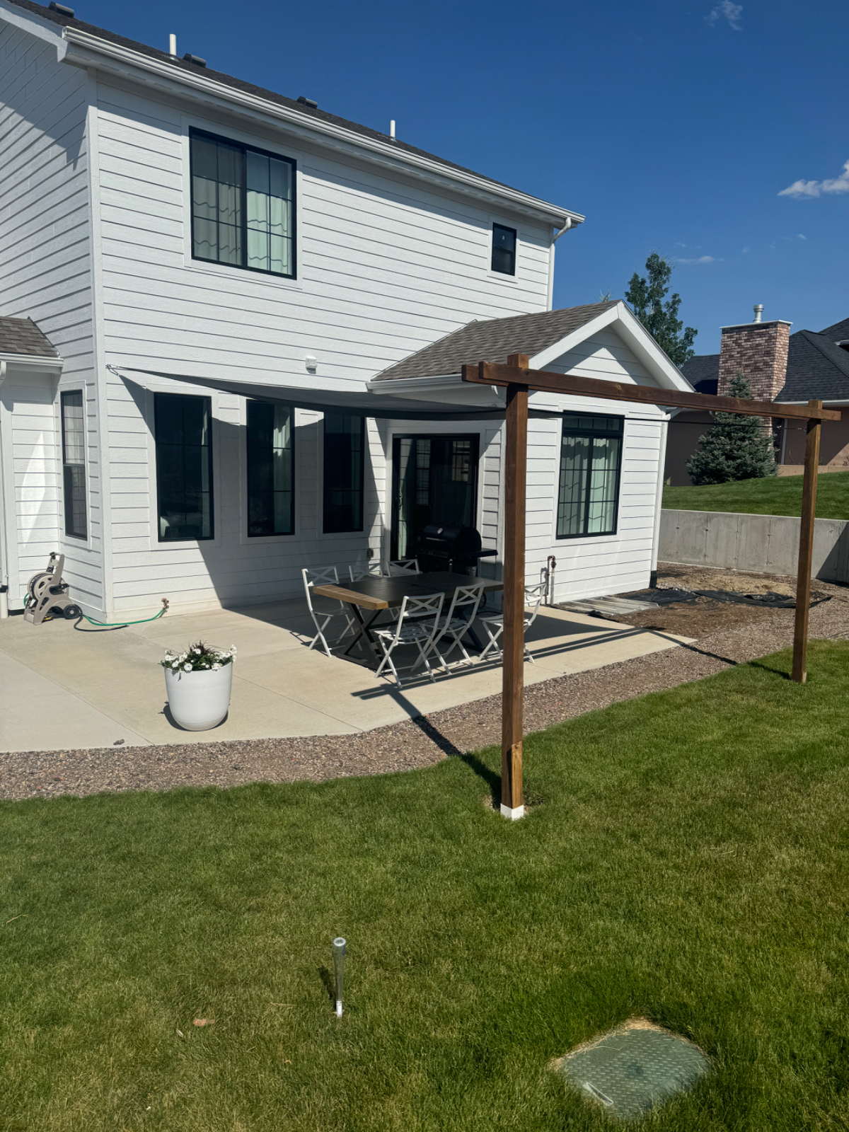 Black & White Suburban Farmhouse - Photo 3