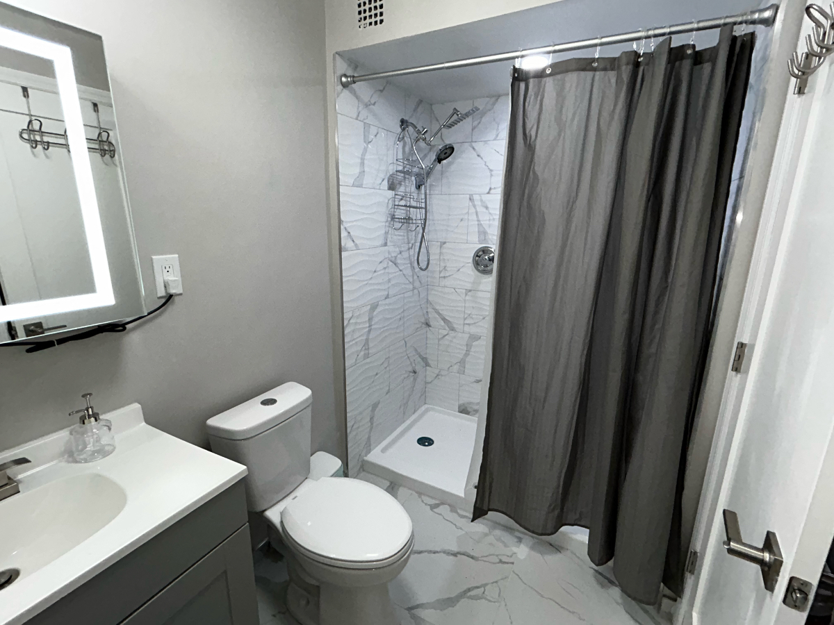 Cozy & newly renovated home Close to Hospitals and 20 Mins to NYC 601 - Photo 2