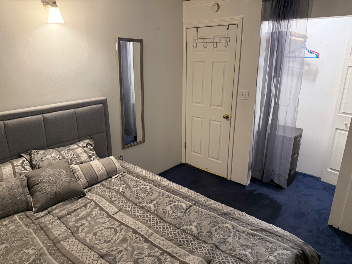 Comfortable Two-Bedroom Apartment with Flexible Living Space - Photo 3