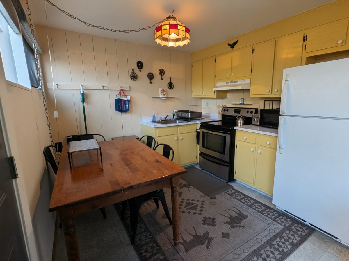 Secluded 1BR apartment on 3 acres of meadows and forest. All utilities included - Photo 6