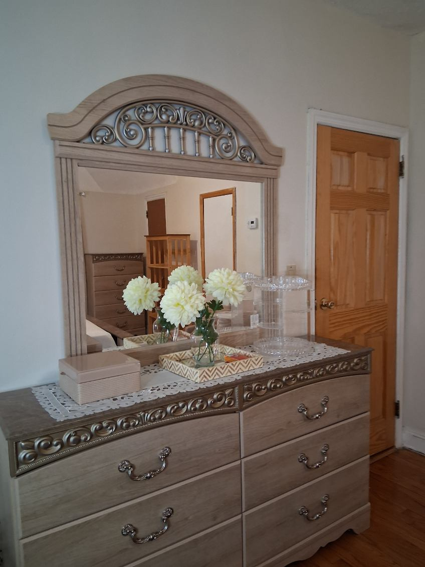 Comfortable Fully Furnished 1-Bedroom Home with Outdoor Deck and Driveway Parking - Photo 6