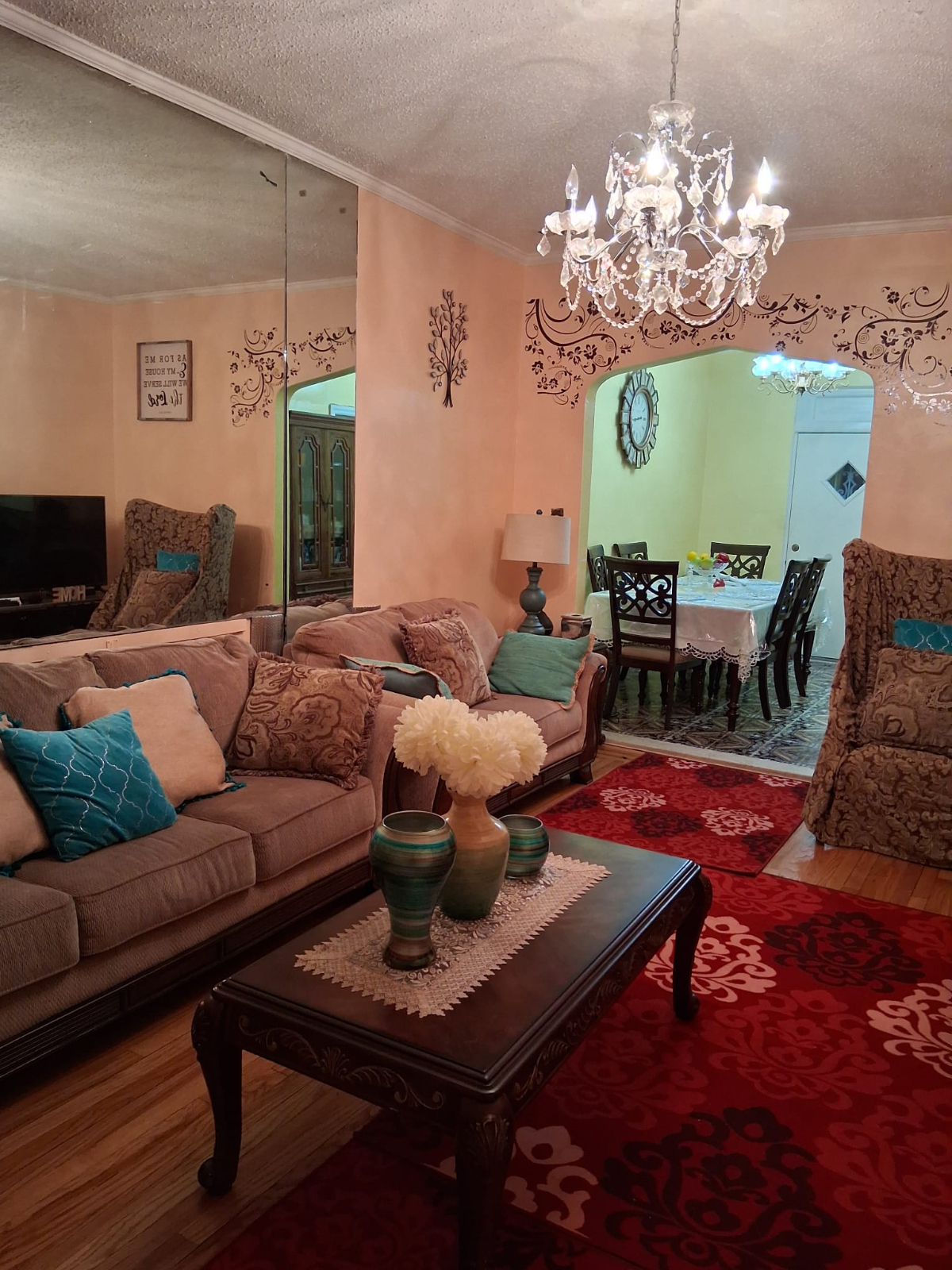 Comfortable Fully Furnished 1-Bedroom Home with Outdoor Deck and Driveway Parking - Photo 3