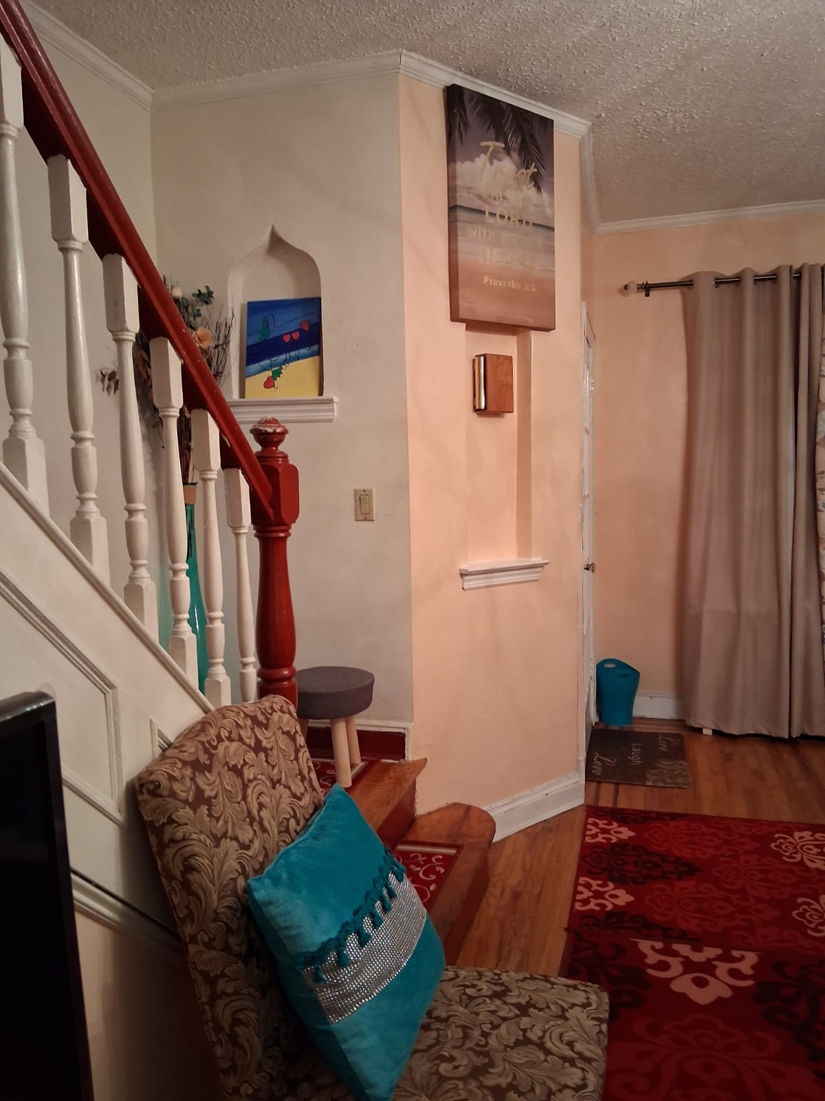 Comfortable Fully Furnished 1-Bedroom Home with Outdoor Deck and Driveway Parking - Photo 11
