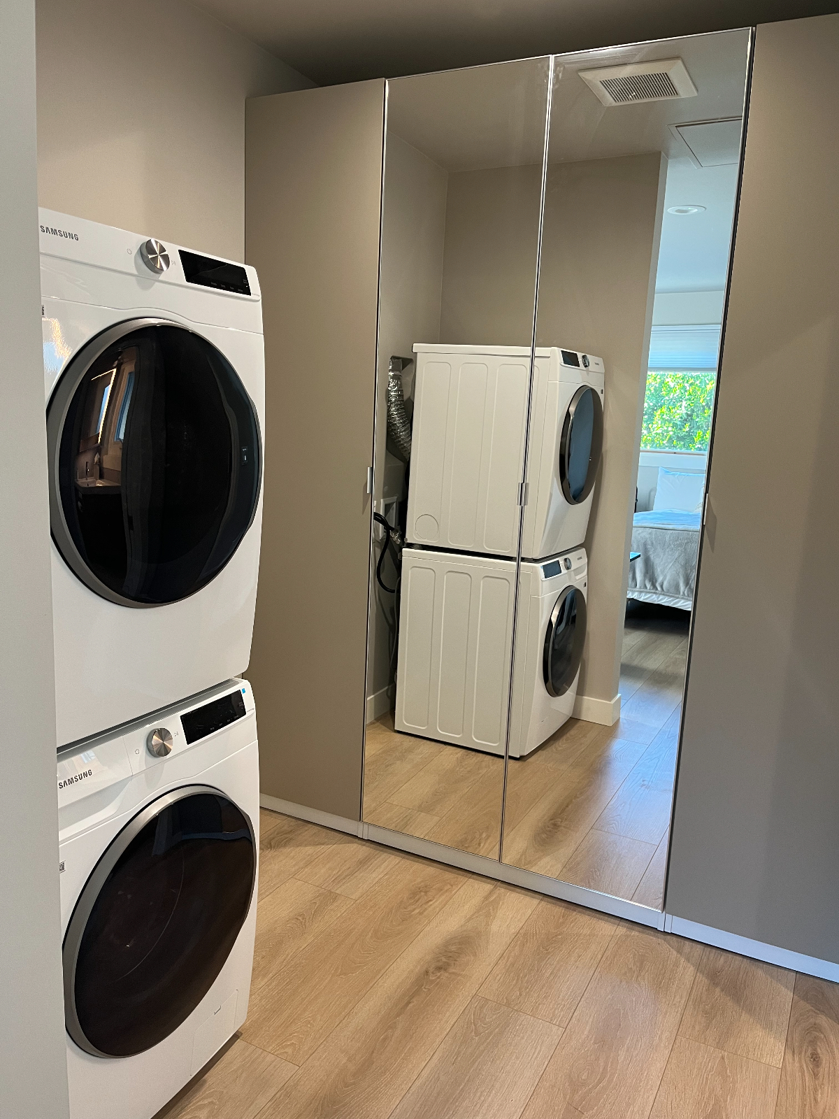 Brand new studio with full kitchen and luxurious bath - Photo 6