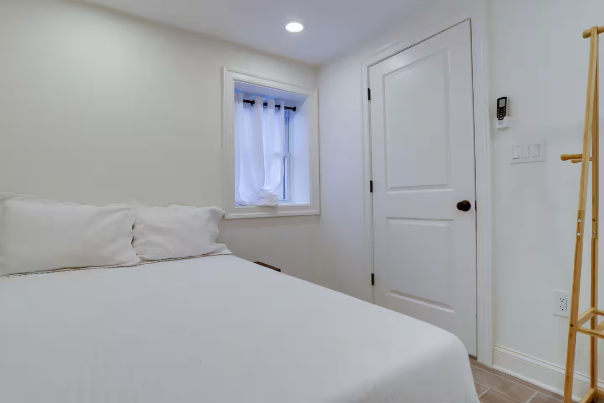 Modern 1-Bedroom Basement Apartment with Updated Interiors and Easy Access to DC, Maryland & Norther - Photo 3