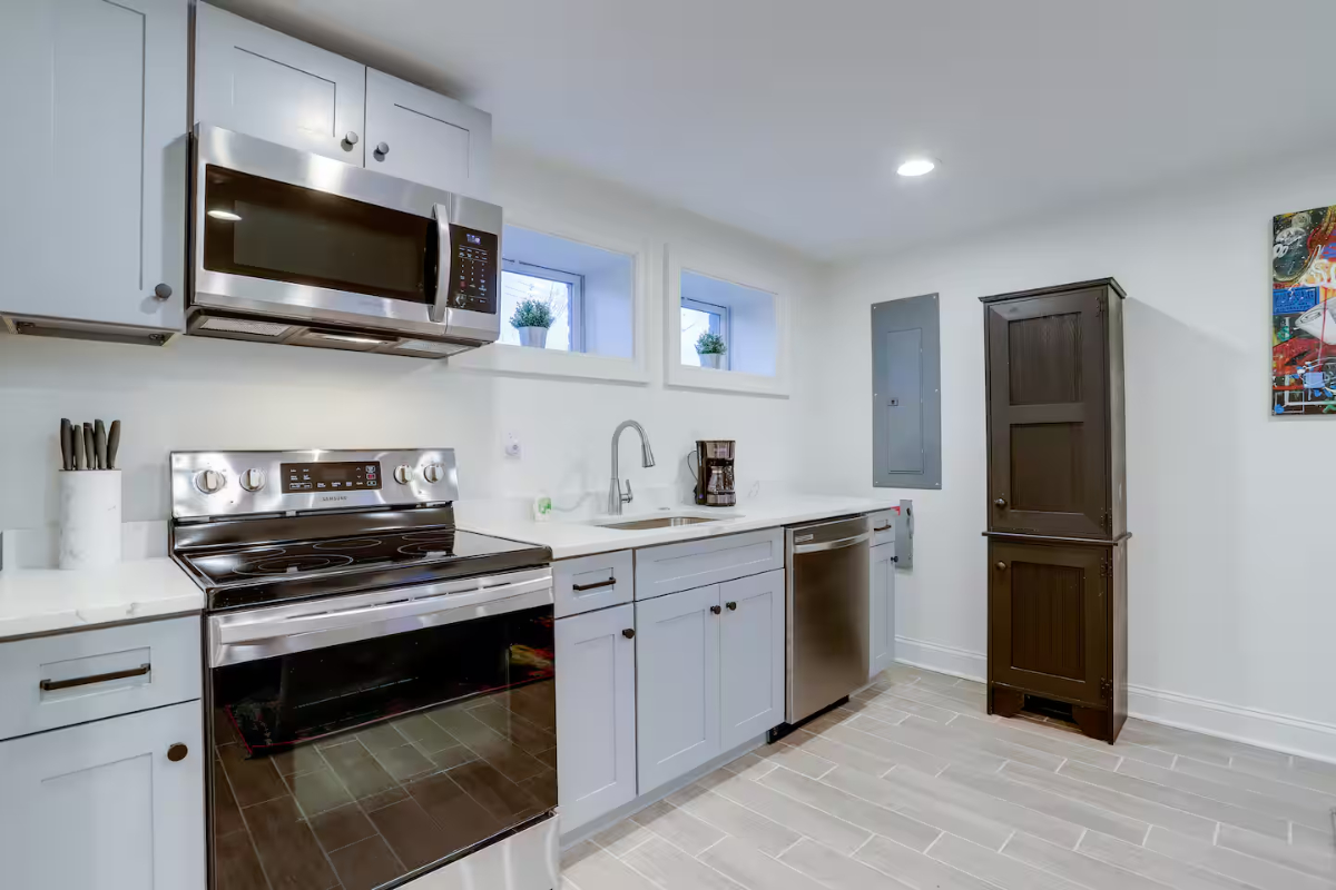 Modern 1-Bedroom Basement Apartment with Updated Interiors and Easy Access to DC, Maryland & Norther - Photo 2