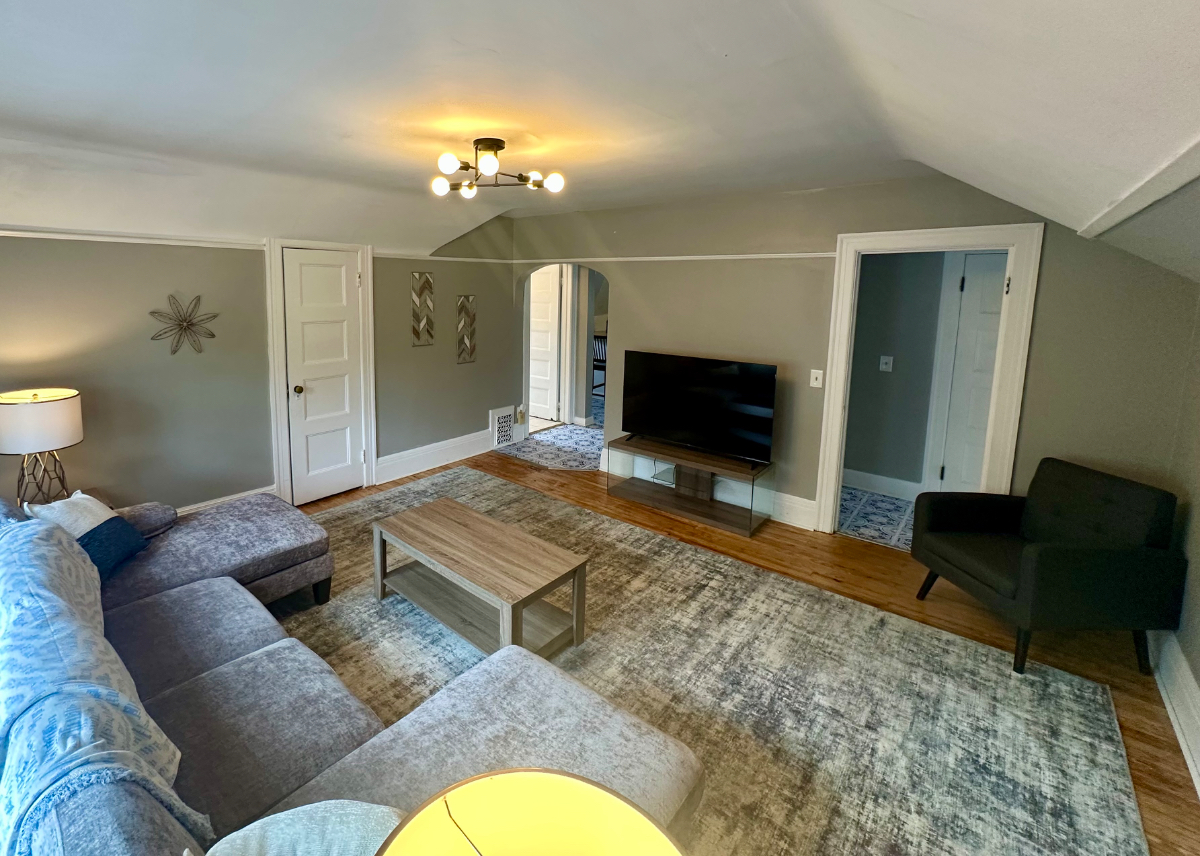 1 Bed/1 Bath Full Apartment in Park Ave - Photo 1
