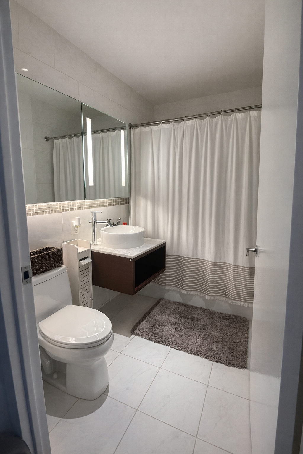 Stylish & Modern Luxury Rental in Heart of NYC - Photo 7