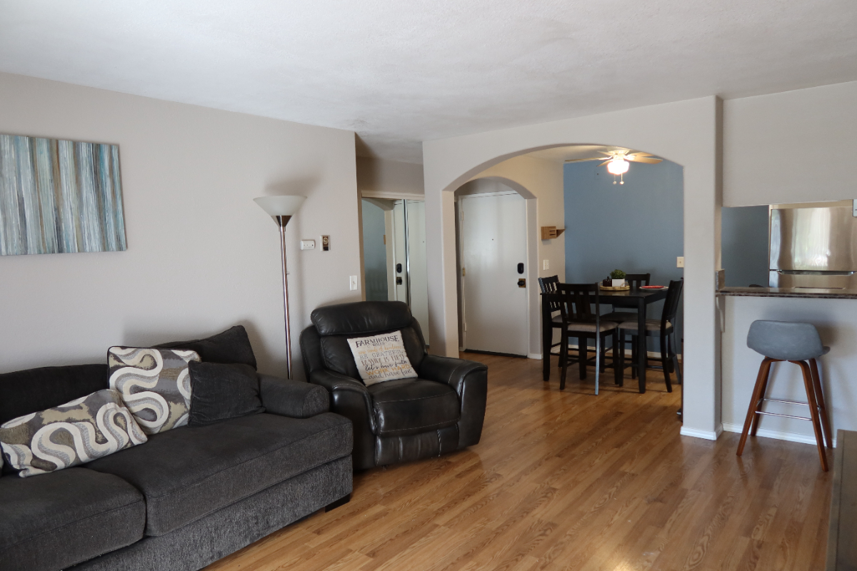 Cozy Gated 2BD/2BA with Pool, Jacuzzi, Gym & Secure Parking in Central San Diego - Photo 3