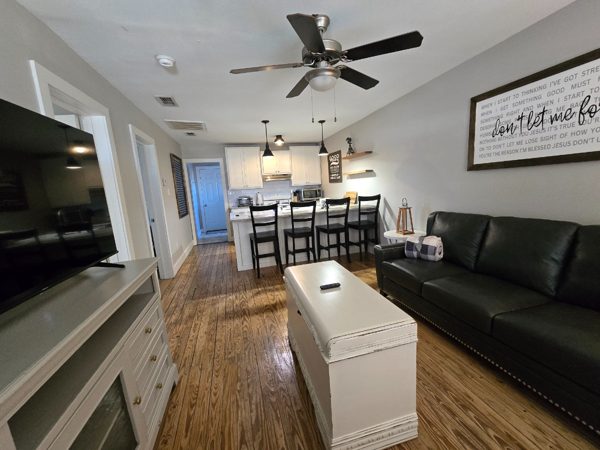 Comfy Casita with Character - Photo 4